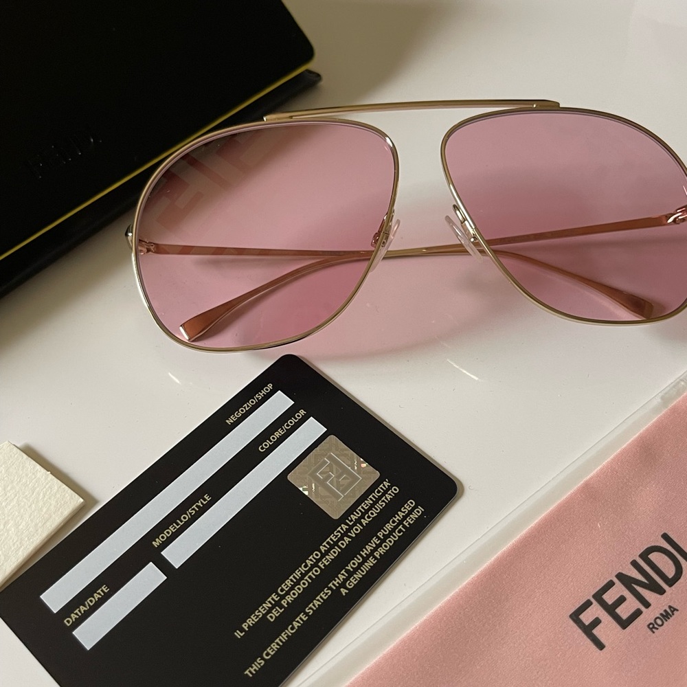 FENDI SUNGLASSES - Picture 3 of 4